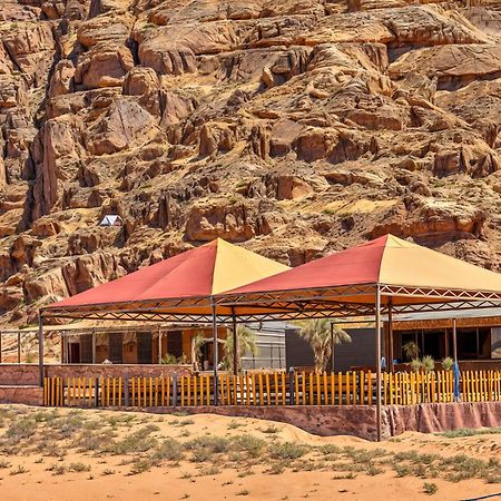 Wadi Rum Sunset Camp ภายนอก รูปภาพ