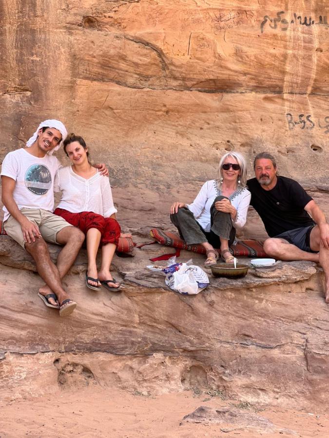 Wadi Rum Sunset Camp ภายนอก รูปภาพ