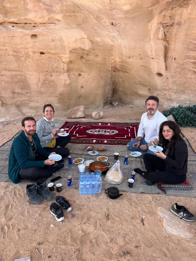 Wadi Rum Sunset Camp ภายนอก รูปภาพ