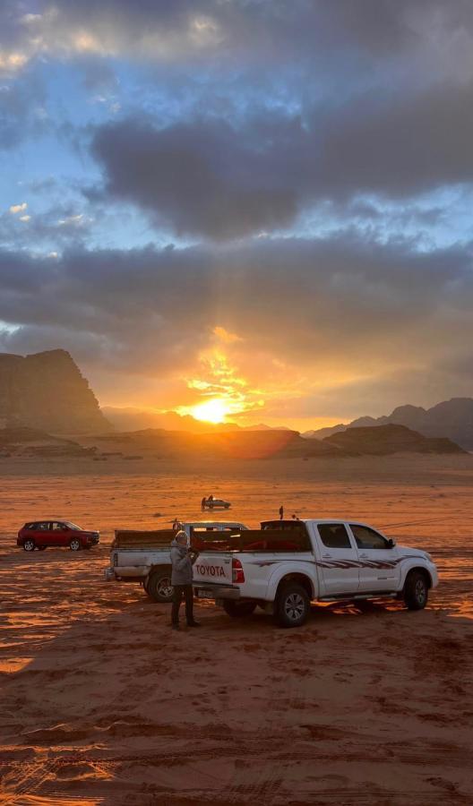 Wadi Rum Sunset Camp ภายนอก รูปภาพ
