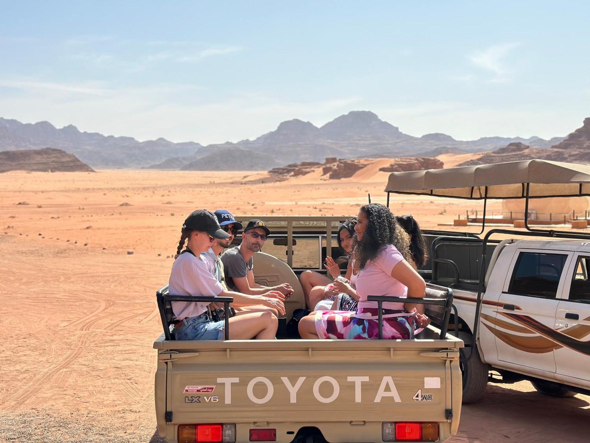 Wadi Rum Sunset Camp ภายนอก รูปภาพ